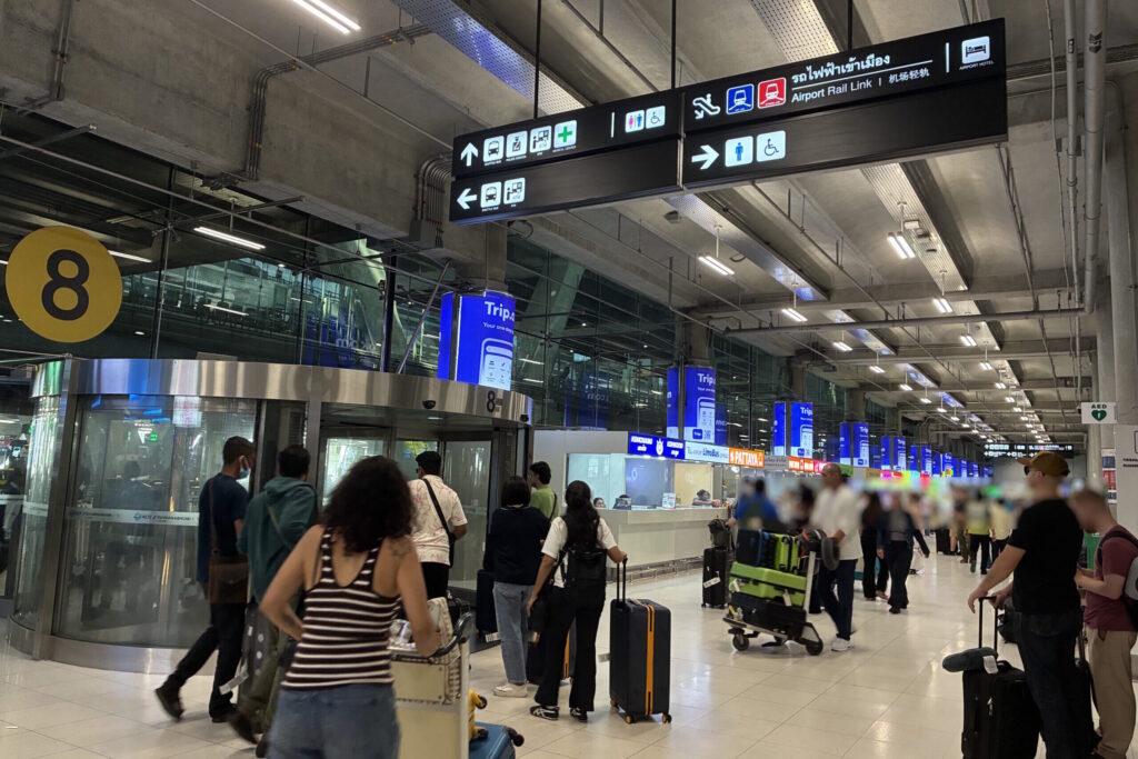 スワンナプーム空港1階8番出口付近のパタヤ行きバス売り場