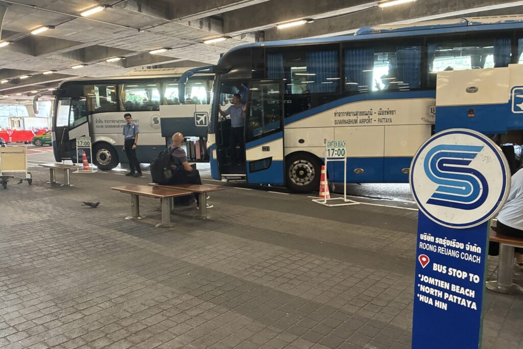 スワンナプーム空港の北パタヤ行きバス乗り場