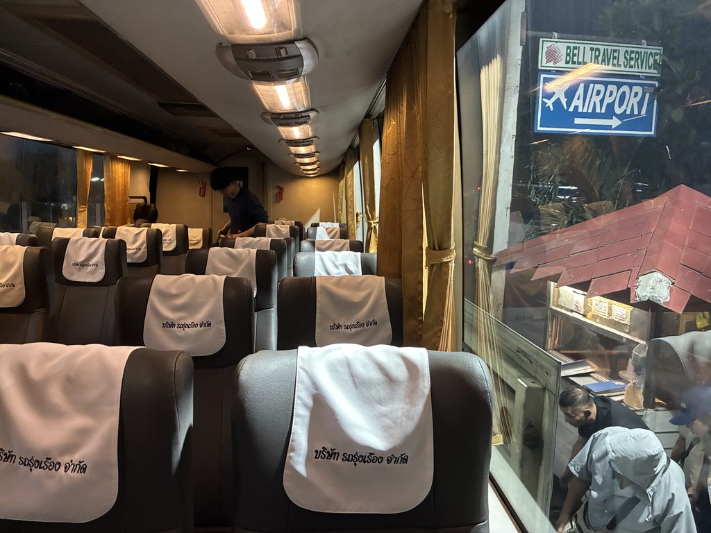 スワンナプーム空港から北パタヤへ向かうバスの車内