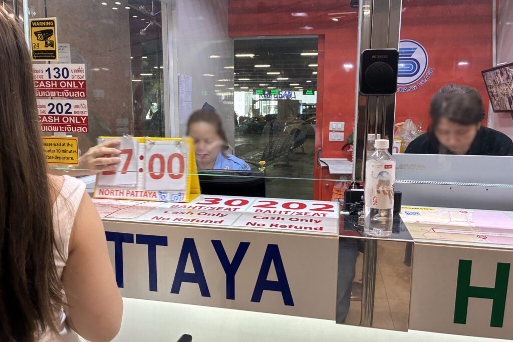 パタヤ北バスターミナル行きバスのチケット窓口