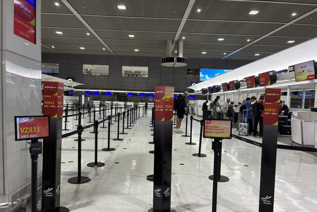 成田空港第2ターミナルのタイ・ベトジェットVZ831便チェックインカウンター